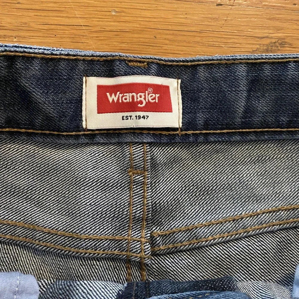 Wrangler Jeans Womens 12 Regular Dark Wash Stretch Denim Mid Rise Classic‎ Fit - Picture 4 of 14